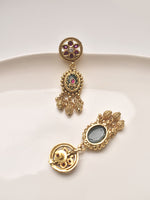 Load image into Gallery viewer, Golden earrings.with gemstones