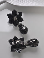 Load image into Gallery viewer, Flower Earrings