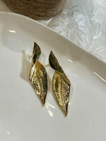 Load image into Gallery viewer, Golden_Earrings