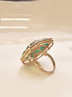 Load image into Gallery viewer, Golden ring with green gemstone