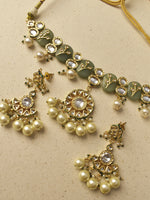 Load image into Gallery viewer, Green Choker with Motifs and Pearl Drops
