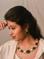 Load image into Gallery viewer, Kundan Necklace with Green Stones