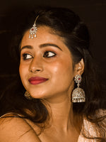 Load image into Gallery viewer, Maang Tikka With Earrings