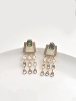 Load image into Gallery viewer, Pair of earrings with green gemstones and dangling crystals