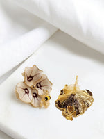 Load image into Gallery viewer, Pair of golden and white floral earrings