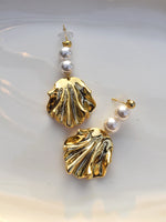 Load image into Gallery viewer, Shell-Shaped Earrings with Pearls