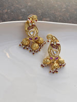 Load image into Gallery viewer, Stylish Kundan Earring with Beaded