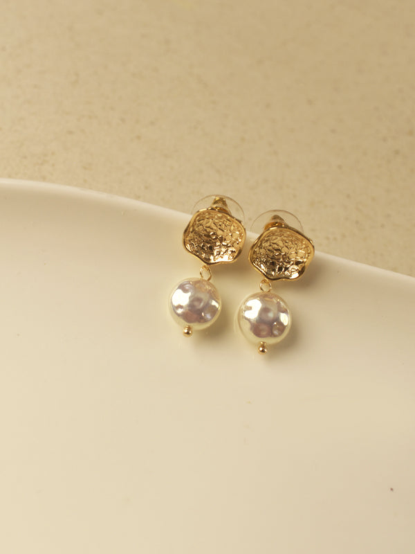 Geometric studs and round pearl like drops