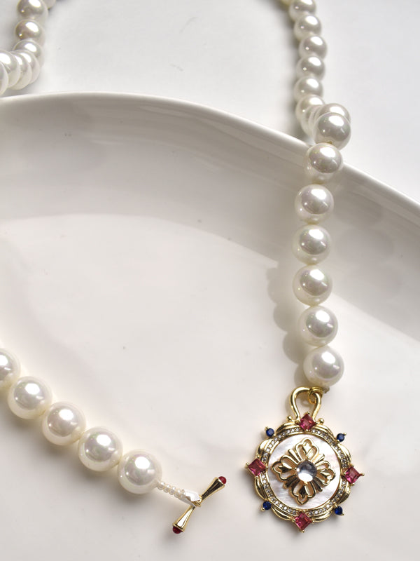 Pearl Necklace with Decorative Pendant | Stylish Pearl Mala