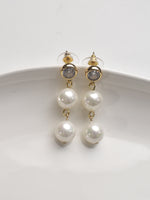 Load image into Gallery viewer, Pearl Necklace with Decorative Pendant | Stylish Pearl Mala
