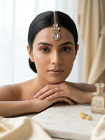 Load image into Gallery viewer, Kundan Maang Tikka with Sleek Chain | Modern Solitaire Kundan Stone Festive Matha Tikka
