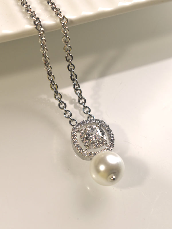 Necklace with a pearl and Stone pendant 