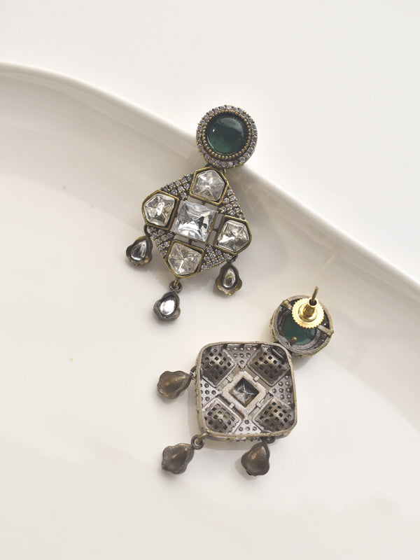 Delicate Necklace with a Green Gemstone | Stylish Kundan Necklace Set