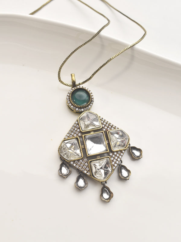 Delicate Necklace with a Green Gemstone | Stylish Kundan Necklace Set
