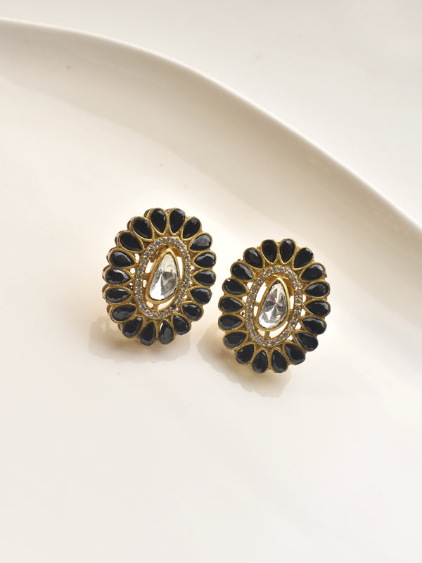 Necklace with a Decorative Pendant | Pendant Set with Kundan and Black Stone