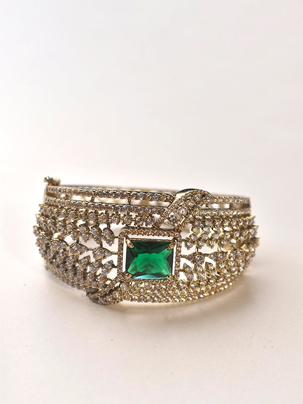 AD Bracelet with a Green Gemstone 