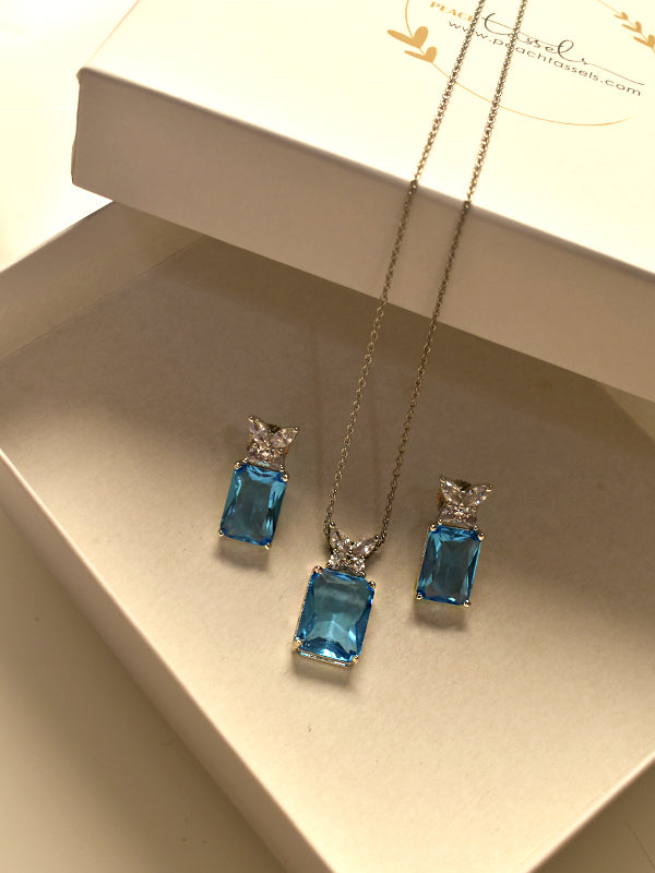 Ad Pendant Set