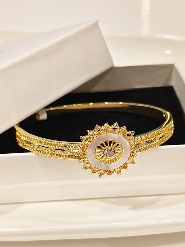 Anti Tarnish golden color Bracelet