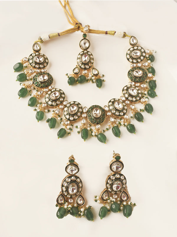Jewelry set with necklace and earrings 