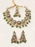 Load image into Gallery viewer, Jewelry set with necklace and earrings 
