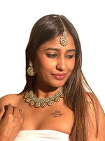 Load image into Gallery viewer, Beautiful Kundan Necklace set 
