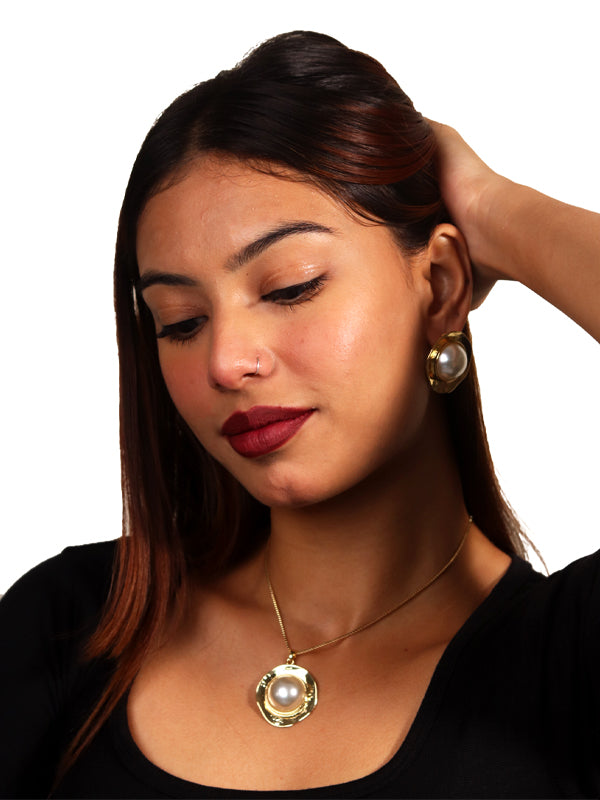 Beautiful_Pendant_with_Pearl