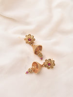 Load image into Gallery viewer, Golden earrings with red gemstones
