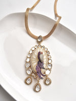 Load image into Gallery viewer, Decorative necklace with a central pendant 
