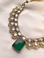 Load image into Gallery viewer, Decorative necklace with green gemstone 
