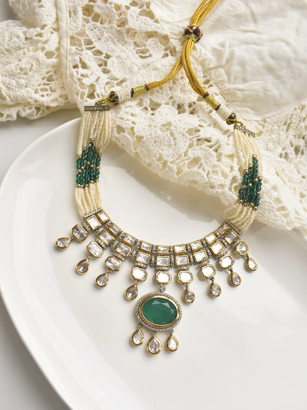 Delicate Necklace with a Green Gemstone 