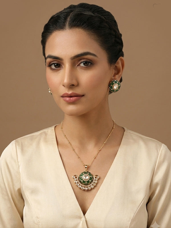 Delicate Pendant Set with Kundan