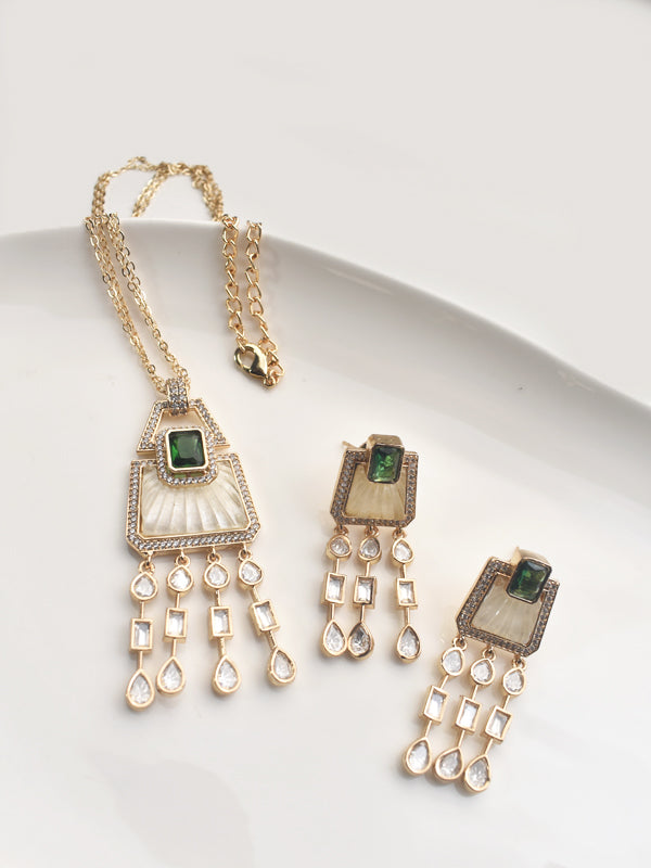 Delicate Pendant Set with Kundan