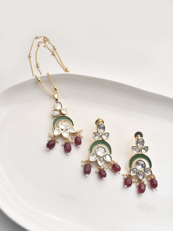 Delicate Pendant Set with Kundan | Stylish Kundan Pendant Set