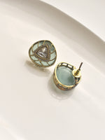 Load image into Gallery viewer, Earrings with green gemstones 
