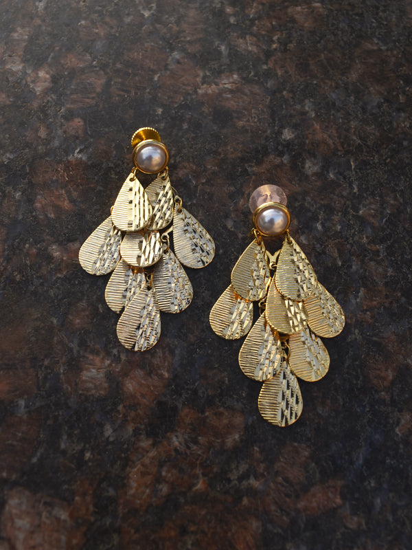  Earrings with Leaf-Shaped Designs 