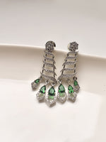 Load image into Gallery viewer, Earrings with green Gemstones 
