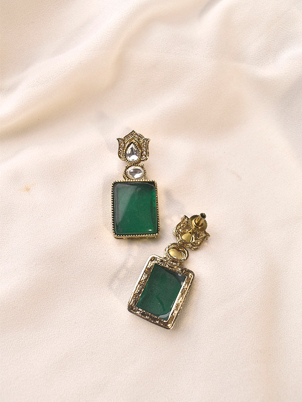  Earrings with green gemstones 