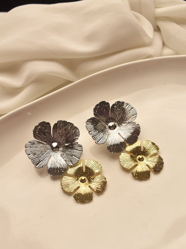 Floral earrings in golden and silver Colour