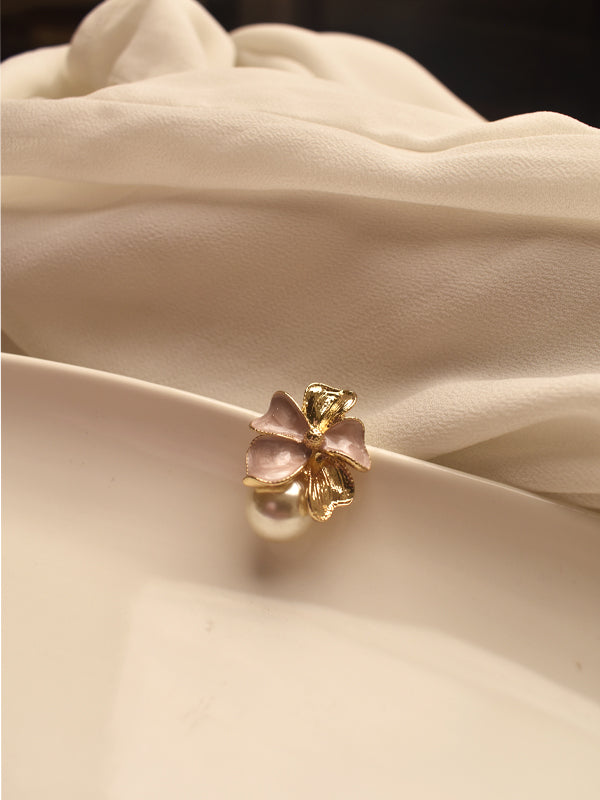 Flower-shaped earring 