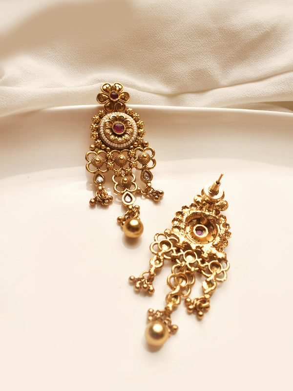 Gold earrings 