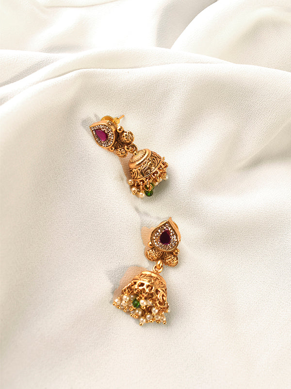 Gold earrings with gemstones 