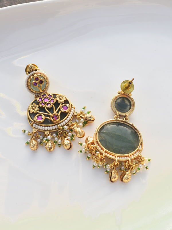 Golden Earrings with Pink Gemstones 