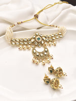 Load image into Gallery viewer, Golden Necklace with Green Gemstones and Pearls 

