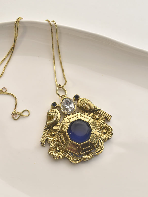 Golden Necklace with a Detailed Pendant Featuring a Blue Stone 