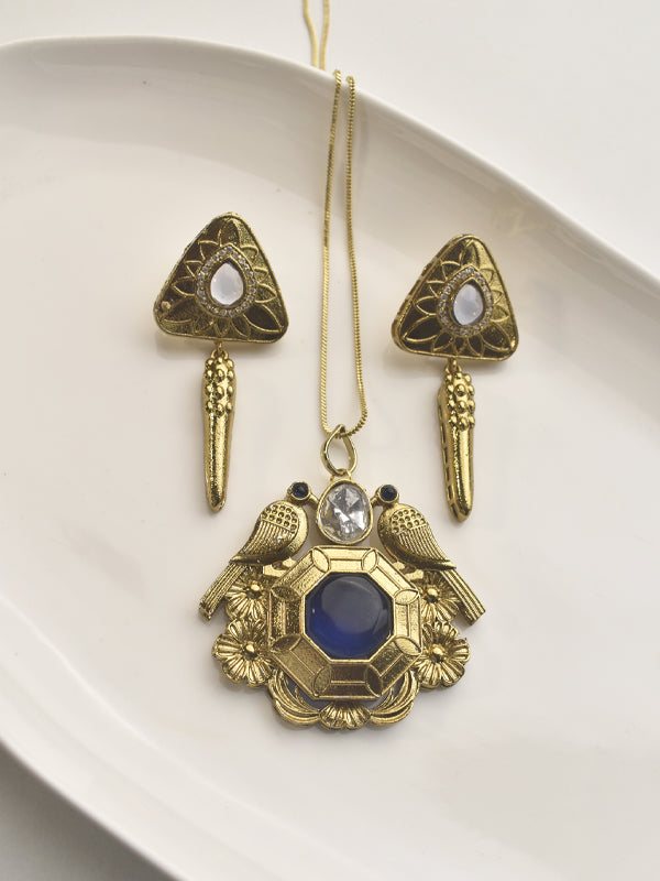 Golden Necklace with a Detailed Pendant Featuring a Blue Stone | Stylish Pendant Set
