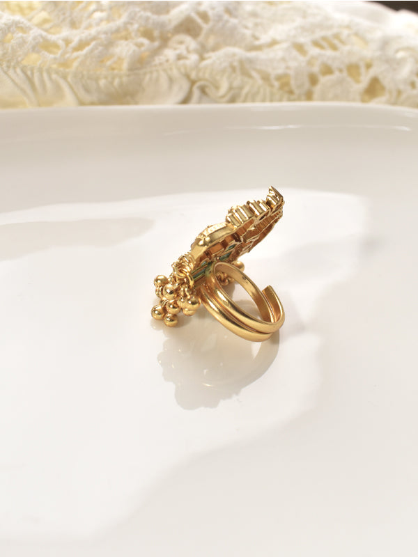 Golden Ring with Intricate Design 