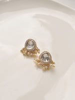 Load image into Gallery viewer, Golden and crystal earrings 
