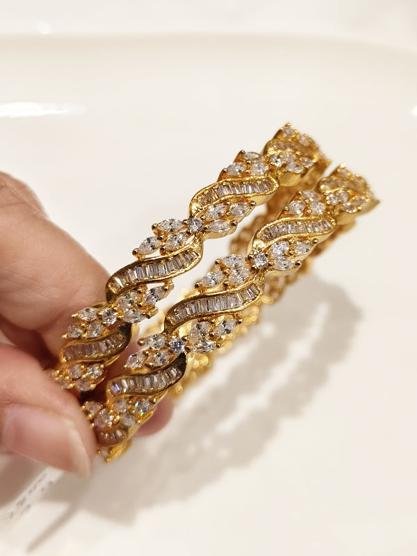 Golden bracelet with diamond accents 