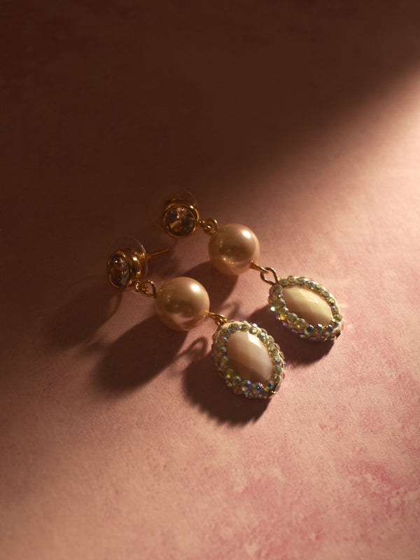 Golden earrings with pearls and gemstones 