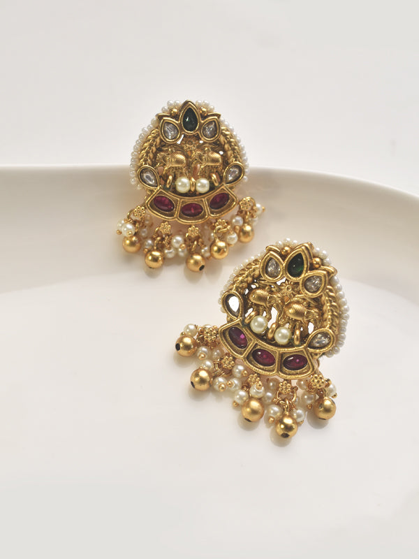 Golden earrings with pearls and red stones 